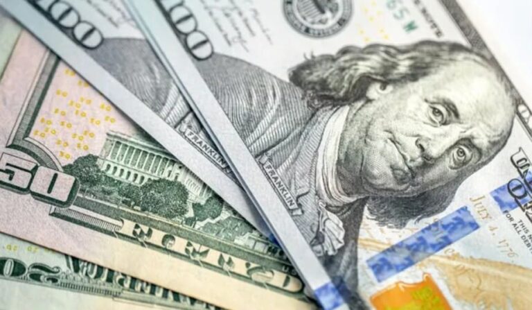 El dólar cerró la semana a la baja y registró su mayor caída mensual desde 2019