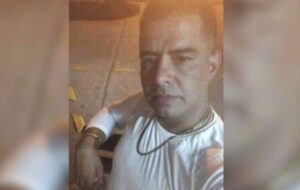 Asesinaron a un presunto estafador en José C. Paz: lo encontraron atado, baleado y quemado dentro de su auto