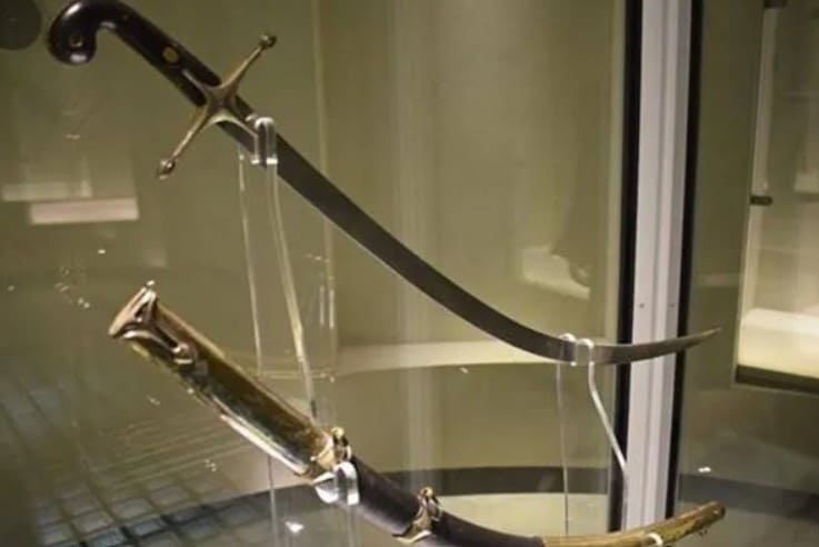 Renunció la directora del Museo Histórico Nacional por la polémica con Javier Milei por el sable de San Martín