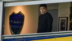 Riquelme se reunió con el plantel tras la derrota de Boca y expresó su preocupación por el rendimiento fuera de la Bombonera