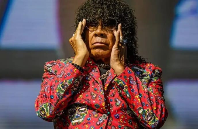 Alarma por la salud de La Mona Jiménez en pleno show: preocupación entre sus fans