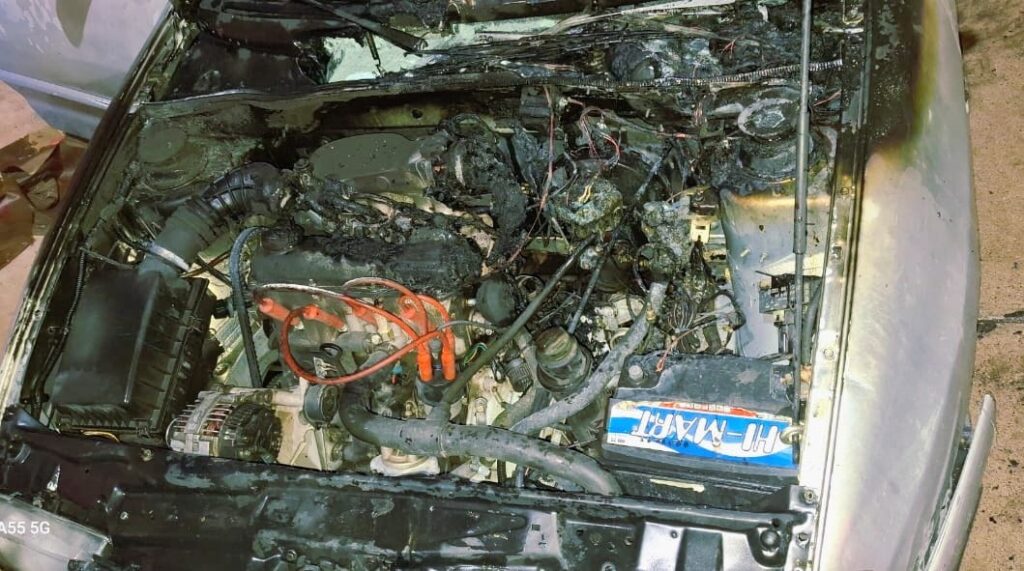 Se incendió un vehículo estacionado en el barrio Los Paraísos