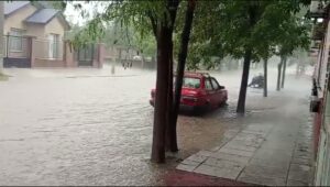 VIDEO | Fuerte tormenta de granizo y lluvia en La Toma