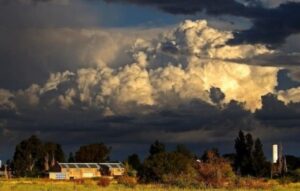 Rige una alerta meteorológica por fuertes tormentas para dos departamentos de la provincia