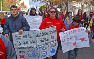 Marchan a Terrazas por el incumplimiento de la Ley de Emergencia en Discapacidad