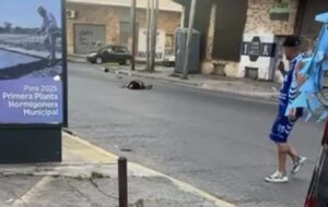 Murió motociclista tras chocar con soga en Quilmes