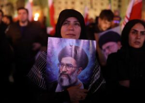 Muerte de Ali Jamenei desata protestas en Irán