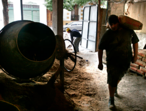 Datos oficiales desmienten que los pobres no trabajen