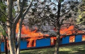 Destruyen una escuela en Misiones y señalan a un menor