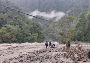 Suspenden tren a Machu Picchu por deslizamiento en Cusco
