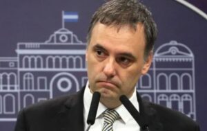 Denuncian a Manuel Adorni por irregularidades, sospechas de conflicto de intereses y licitaciones