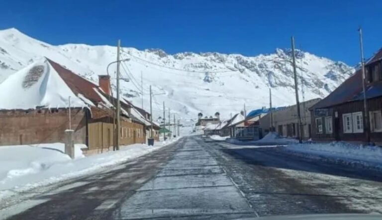 Reabrió el paso Cristo Redentor tras las intensas nevadas