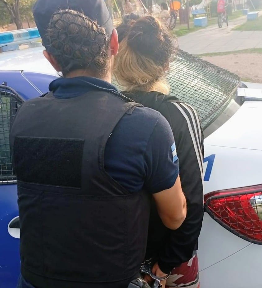 Una joven quedó demorada tras una pelea y el intento de robo de un teléfono