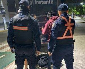 Demoraron a dos “trapitos” por exigir dinero a automovilistas en el centro de San Luis