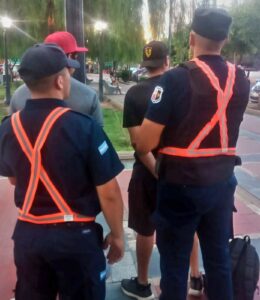 Demoraron a dos “trapitos” por ocasionar disturbios en Plaza Pringles