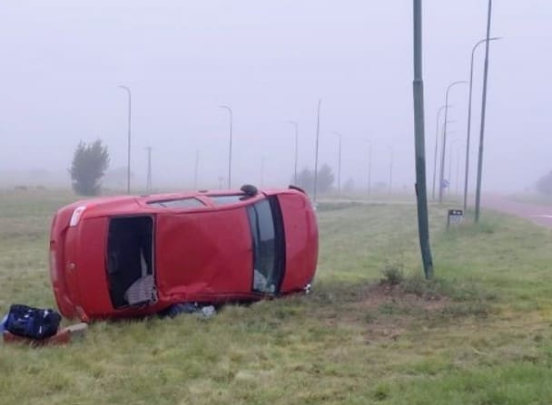 Un hombre resultó herido tras un vuelco en la autopista 55