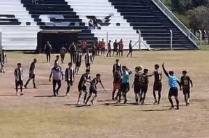 VIDEO | Violencia en el fútbol infantil: jugadores y árbitros fueron agredidos tras un partido en San Luis