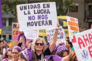 Paro y movilización por el 8M: cientos de personas marcharon a Plaza de Mayo