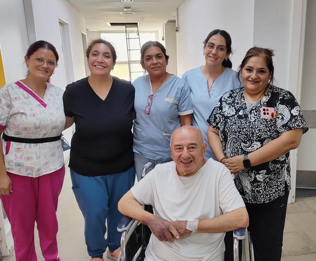 El padre Nolo recibió el alta tras casi 10 días de internación por un ACV