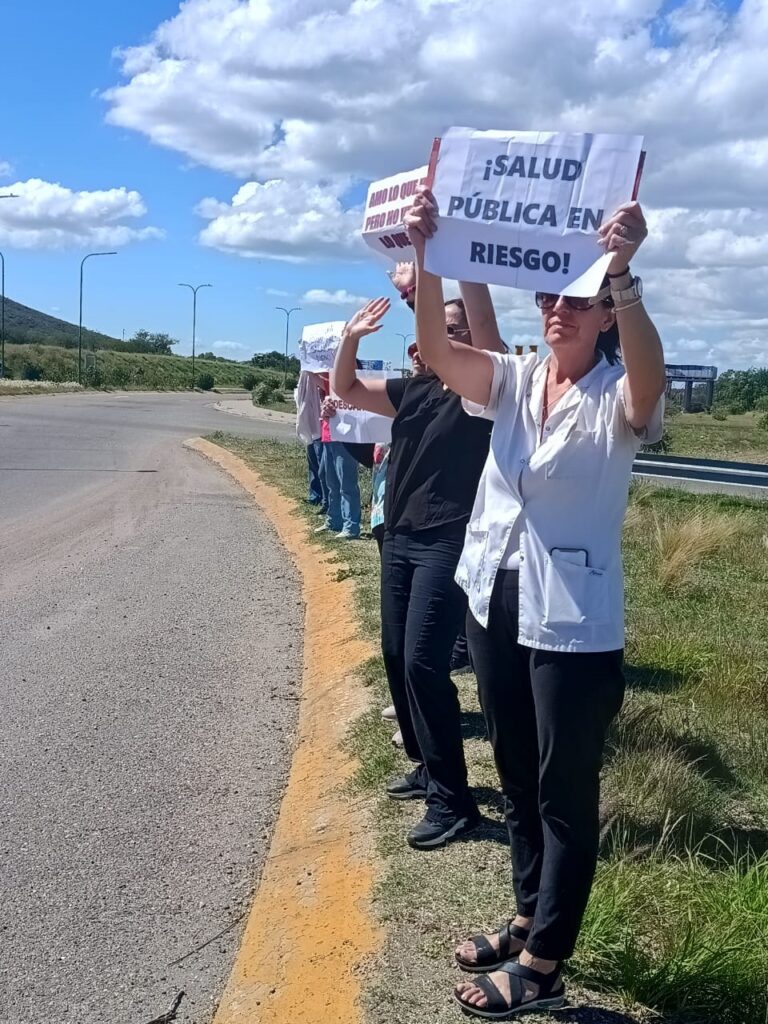 Salarios congelados desde hace dos años: médicos residentes protestaron en Terrazas y esperan una reunión con Salud