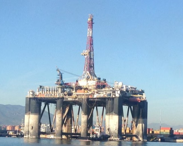 Suba del petróleo por tensión en Oriente y presión a mercados