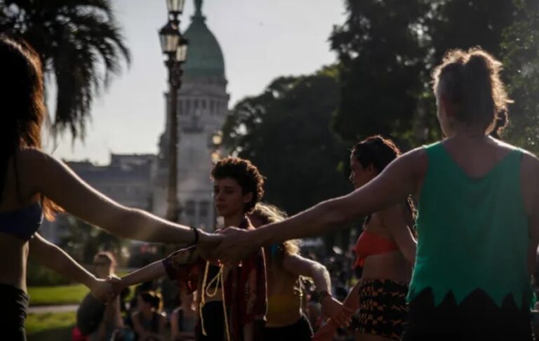 Reforma laboral: reclaman incluir licencias y cuidados