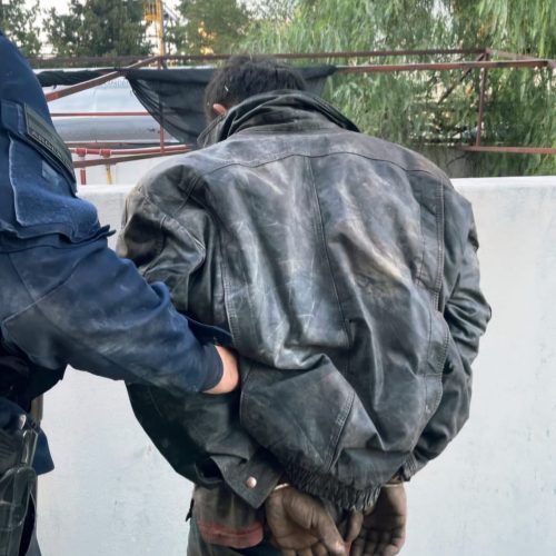 Capturaron a un hombre cuando salía de robar en una fábrica