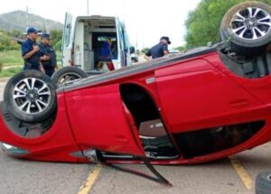 Dos personas resultaron heridas tras un vuelco en la autopista 25 de Mayo