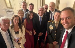 Ministros de Milei ya cobran más de $8 millones por mes