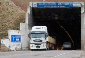 Paso Cristo Redentor cerrado por nevadas en alta montaña