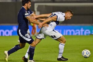 Insólito en la Copa Argentina: un hincha tomó la cámara en pleno partido