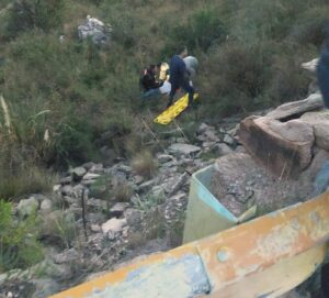 El Trapiche: un motociclista chocó contra una pirca, cayó cinco metros y está grave