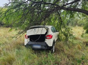 Volcó un auto en la rotonda de ingreso al Mirador de Potrero