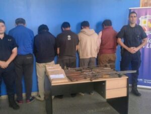 Allanamiento por abigeato agravado en Buena Esperanza: cinco demorados y secuestro de armas