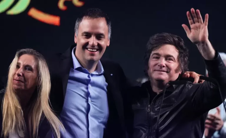 El viaje de Adorni y su esposa a Nueva York costó más de 10 mil dólares y se habría facturado al Estado