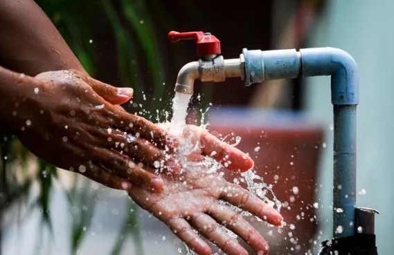 El Gobierno limita aumentos del agua al 3% mensual