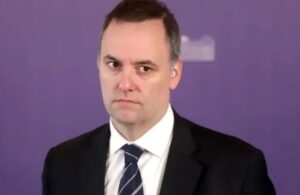 Amplían denuncia contra Manuel Adorni por presuntas contrataciones irregulares en medios públicos