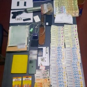 Armas, drogas y una baliza policial apócrifa: dos demorados en Potrero de los Funes