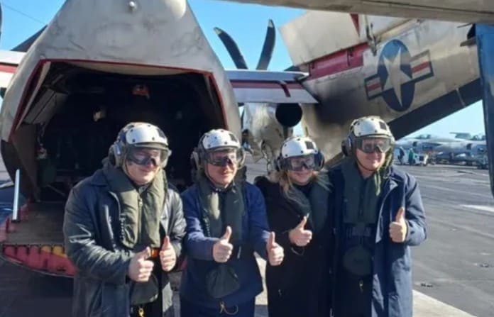 Javier Milei se subió al portaaviones USS Nimitz de EEUU y participó de ejercicios navales