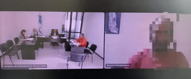 Un hombre va a juicio dos semanas después de amenazar a su madre y prenderle fuego a la casa