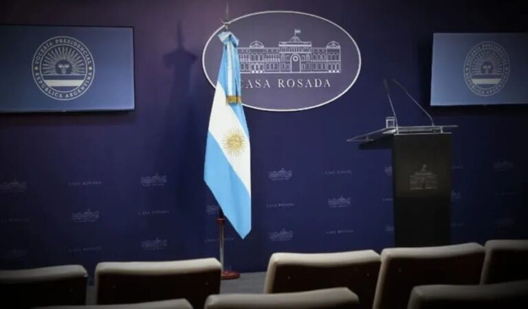 ADEPA cuestionó la decisión del Gobierno y exigió revertir la prohibición de ingreso a periodistas en la Casa Rosada