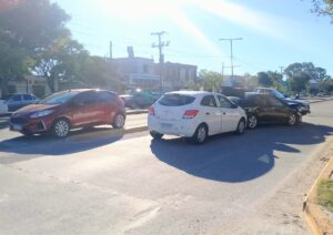 Choque múltiple de autos en avenida Lafinur: una mujer resultó herida