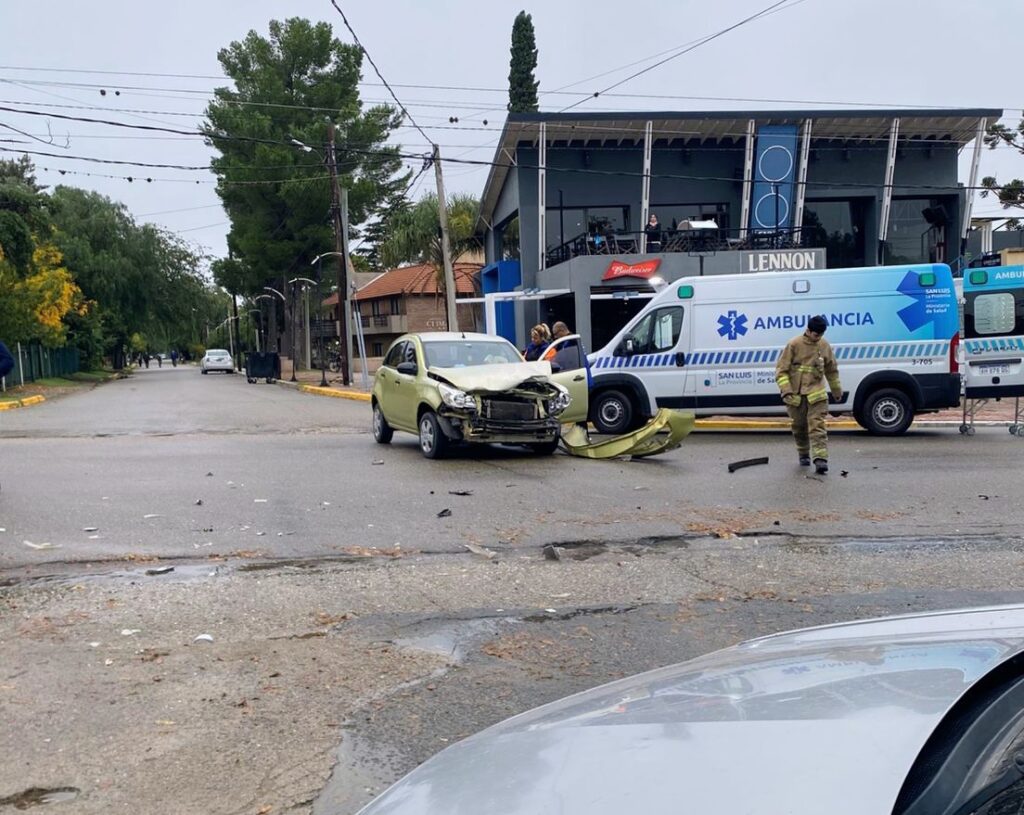 Dos heridos tras un choque en Villa de Merlo: los conductores dieron negativo en alcoholemia