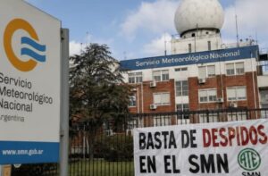 Trabajadores del SMN respondieron a Sturzenegger y denunciaron un «apagón meteorológico» por el ajuste