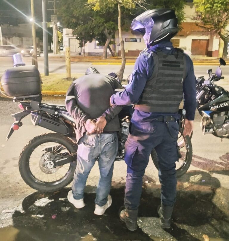 Preventiva para un hombre acusado de robar un lubricentro por un boquete en el techo
