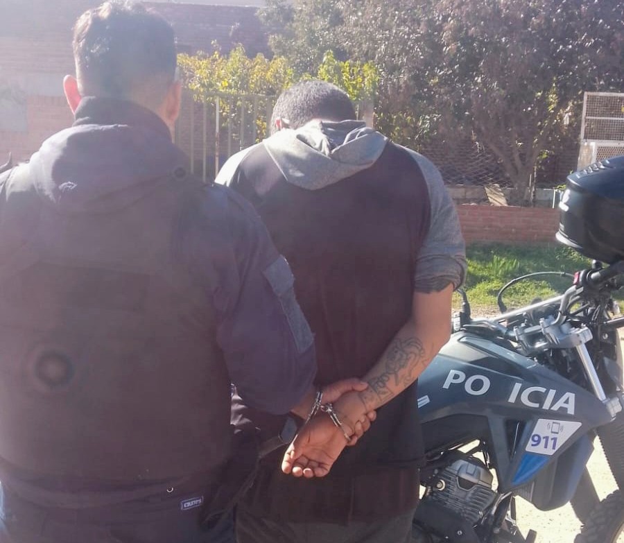 Detuvieron a un hombre por golpear a su pareja embarazada en el barrio Vial Provincial