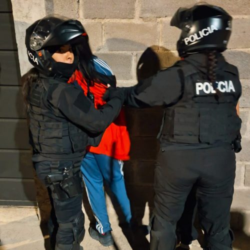 Intentaron huir después de herir a un joven en un disturbio: una fue detenida y una menor quedó bajo resguardo