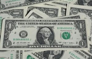El dólar se sostuvo al alza y trepó a $1.440 en el Banco Nación