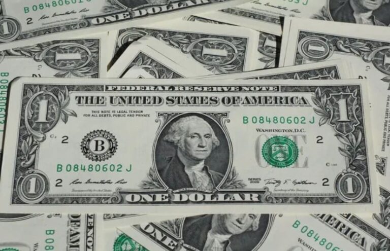 El dólar se sostuvo al alza y trepó a $1.440 en el Banco Nación