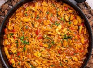 Fideos a la cazuela de mariscos, una receta en 30 minutos para Semana Santa